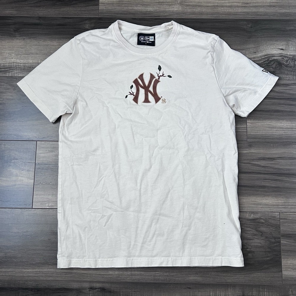 New Era New York Yankees Adult Size Large Short Sleeve Camp Shirt Cream